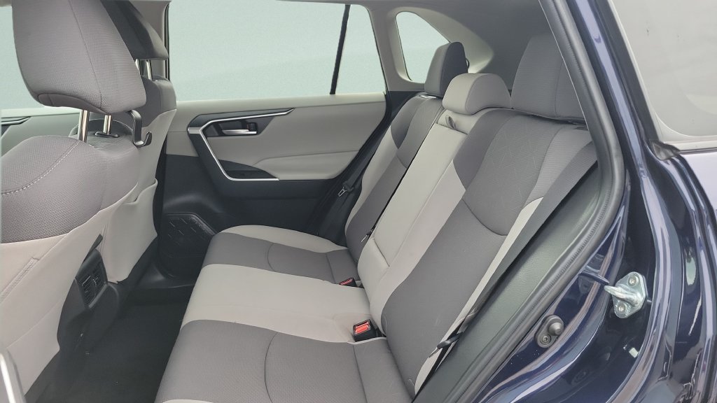 Used 2025 Toyota RAV4 XLE FWD image 9
