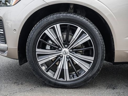 Certified 2023 Volvo XC60 B5 Plus w/ Climate Package image 17