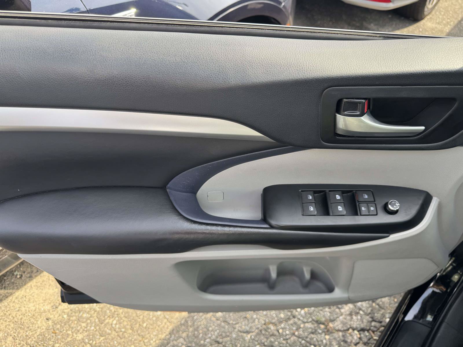 Used 2018 Toyota Highlander XLE AWD/4WD image 13