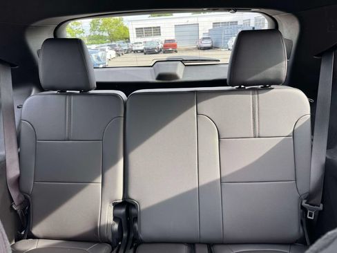 Used 2023 Chevrolet Traverse RS AWD/4WD image 15