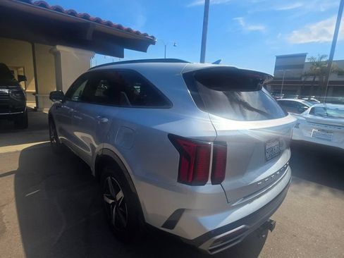 Used 2022 Kia Sorento S FWD image 1