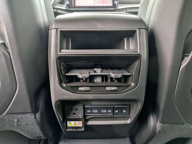 New 2026 Jeep Grand Cherokee Limited w/ Limited Altitude Package AWD/4WD image 14