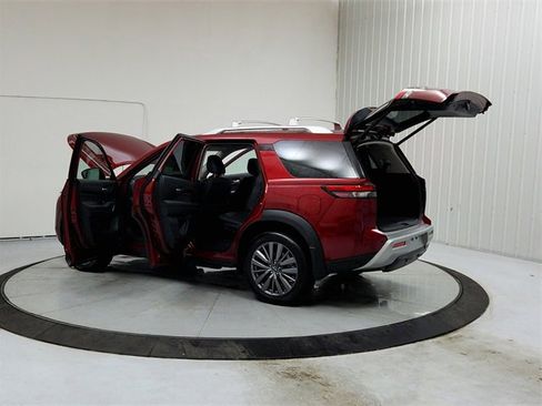 Used 2024 Nissan Pathfinder SL w/ SL Premium Package image 13