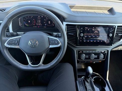 Used 2023 Volkswagen Atlas SE w/ Panoramic Sunroof Package image 10