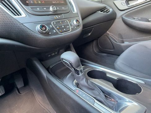 Used 2021 Chevrolet Malibu LT FWD image 14