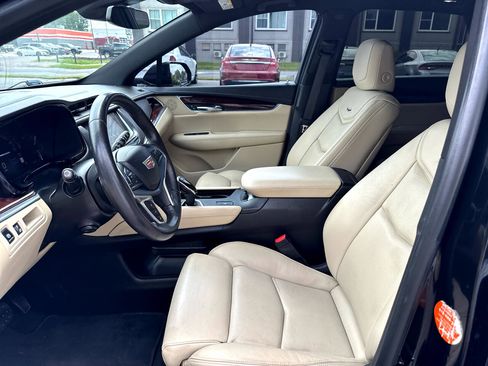 Used 2017 Cadillac XT5 Luxury w/ Driver Awareness Package image 7