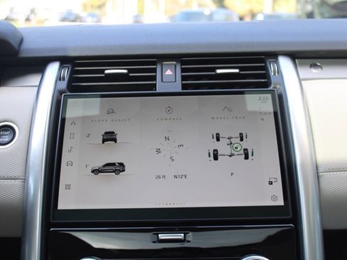 Certified 2025 Land Rover Discovery Dynamic SE image 24