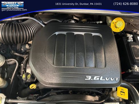 Used 2014 Chrysler Town & Country Touring image 9