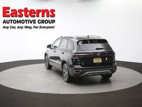 Used 2025 Volkswagen Taos SE FWD image 64