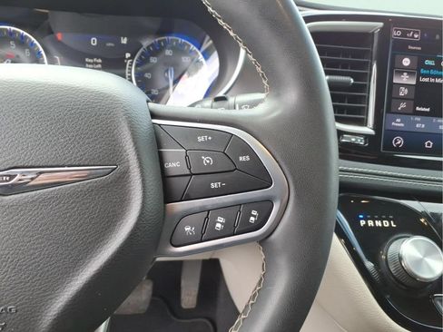 Used 2022 Chrysler Pacifica Touring-L AWD/4WD image 26