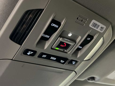 Certified 2023 Toyota Highlander XLE image 26