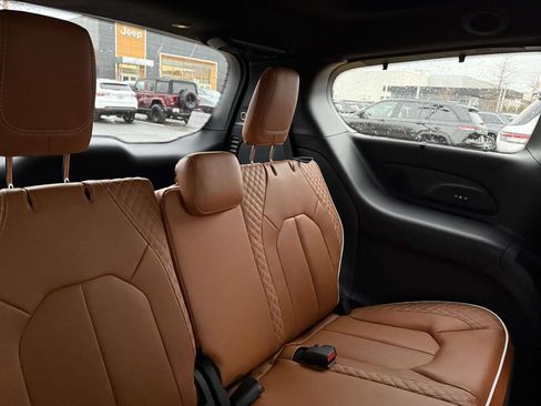 New 2026 Chrysler Pacifica Pinnacle AWD/4WD image 17