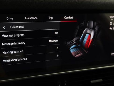 Used 2023 Porsche Cayenne Coupe image 10