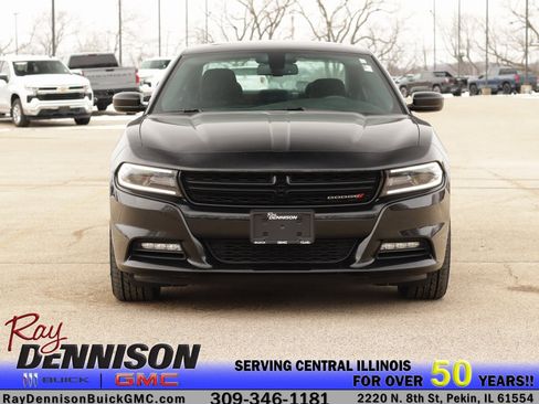Used 2021 Dodge Charger SXT w/ Driver Convenience Group image 2