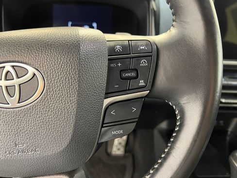 Used 2025 Toyota Camry SE FWD image 21