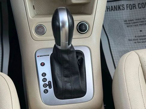 Used 2017 Volkswagen Tiguan S image 35