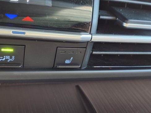 Used 2024 Toyota Sienna XLE image 7