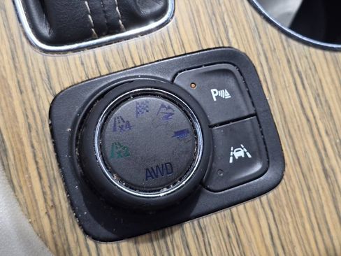 Used 2018 GMC Acadia Denali w/ Technology Package AWD/4WD image 8