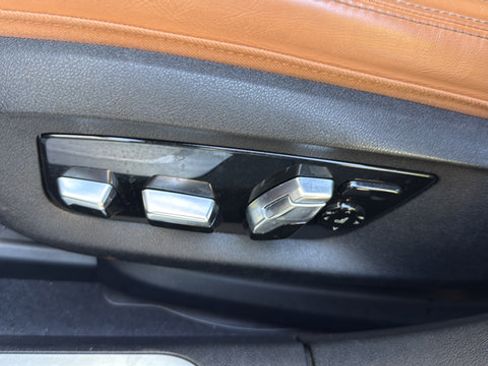 Used 2022 BMW 740i w/ M Sport Package RWD image 13