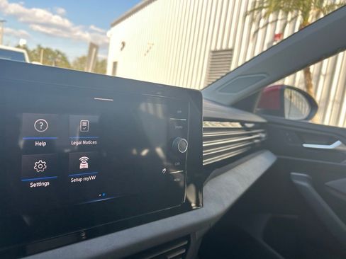 Used 2025 Volkswagen Jetta SE w/ Sunroof Package image 14