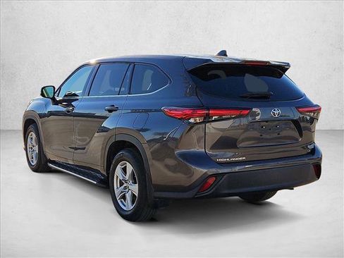 Certified 2022 Toyota Highlander LE image 7