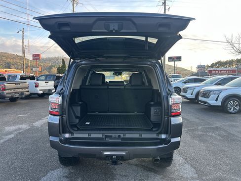 Used 2021 Toyota 4Runner Venture w/ Moonroof Package image 9