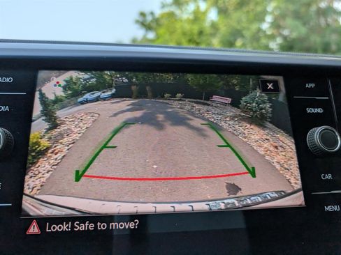 Certified 2024 Volkswagen Taos SE w/ Panoramic Sunroof Package image 35