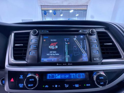 Used 2018 Toyota Highlander XLE w/ Protection Package #3 AWD/4WD image 24
