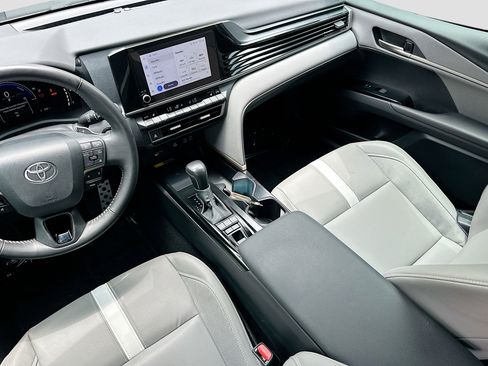 Used 2025 Toyota Camry SE w/ Convenience Package FWD image 22