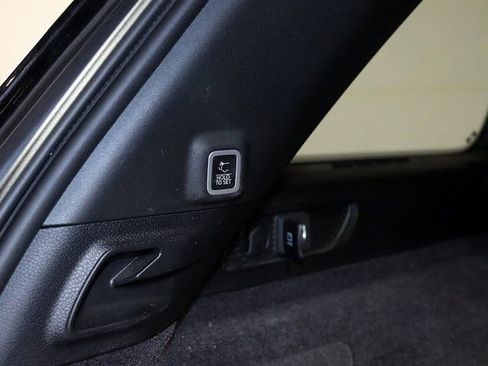 Used 2022 Jeep Grand Cherokee Overland w/ Luxury Tech Group IV image 32