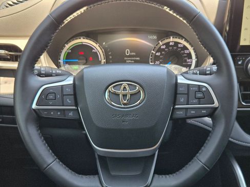 Used 2025 Toyota Highlander XLE AWD/4WD image 21