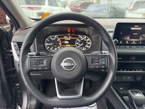 Used 2023 Nissan Rogue SV image 11