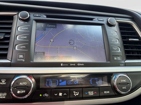 Used 2019 Toyota Highlander Limited Platinum AWD/4WD image 17