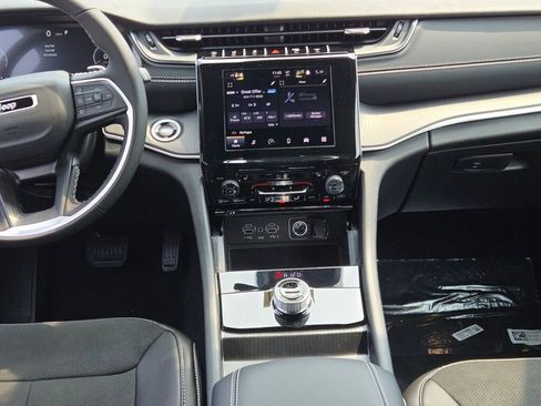 New 2025 Jeep Grand Cherokee L Laredo image 21