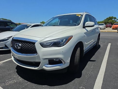 Used 2019 INFINITI QX60 Luxe w/ Essential Package FWD image 4
