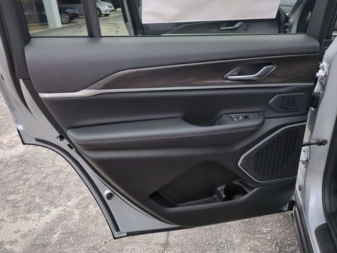 New 2026 Jeep Grand Cherokee L Limited image 23