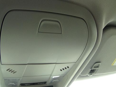 Used 2025 Chevrolet Blazer LT FWD image 31