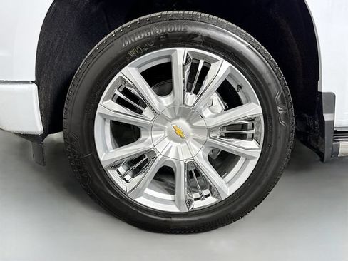 New 2026 Chevrolet Silverado 1500 High Country w/ High Country Premium Package AWD/4WD image 32