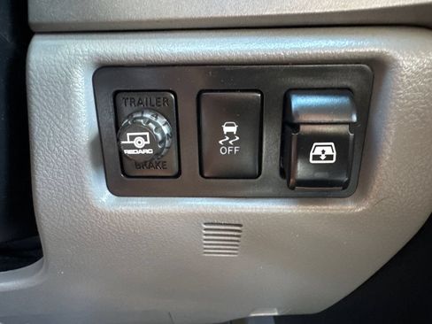 Used 2011 Toyota Tundra Limited w/ Memory Pkg AWD/4WD image 30
