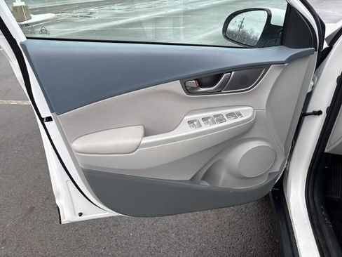 Used 2021 Hyundai Kona Limited image 37