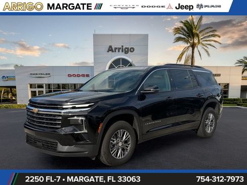 Used 2026 Chevrolet Traverse LT w/ Enhanced Driving Package FWD image 3