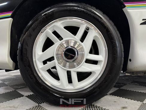 Used 1993 Chevrolet Camaro Z28 RWD image 12