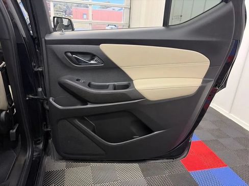 Used 2022 Chevrolet Traverse LS AWD/4WD image 19