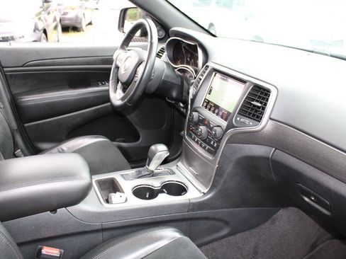 Used 2018 Jeep Grand Cherokee Altitude AWD/4WD image 12