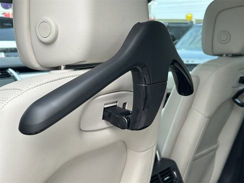 Used 2025 Land Rover Discovery S image 16