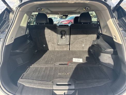 Used 2019 Nissan Rogue SL w/ Premium Package image 28