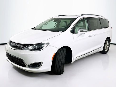 Used 2017 Chrysler Pacifica Limited w/ UConnect Theater Package FWD image 2