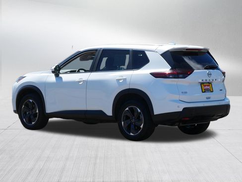 Used 2025 Nissan Rogue SV AWD/4WD image 5