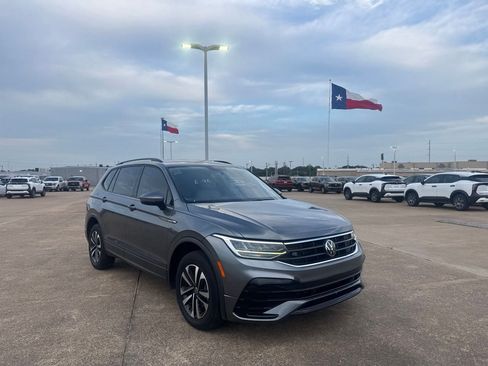 Used 2022 Volkswagen Tiguan S FWD image 3