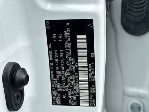 Used 2023 Toyota Highlander XLE AWD/4WD image 34